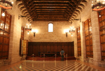 派手な天井の部屋