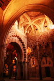 異宗教、多様式が混在している不思議な空間