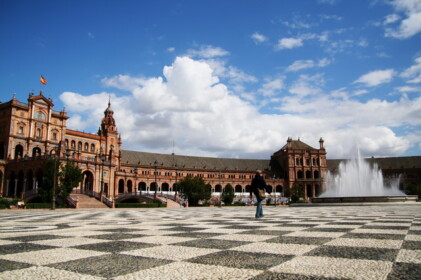 綺麗な石畳とサン・テルモ宮殿