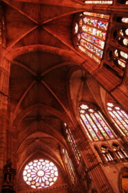 ステンドグラスの美しい大聖堂