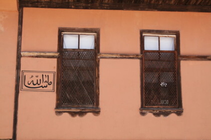 イスラム文字が書いてある壁