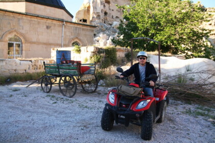 今度はバギーを借りて回りました