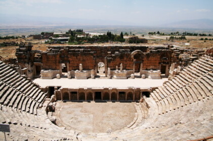 非常に保存状態が良い円形劇場跡