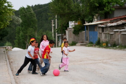 サッカーをやっている子どもたち